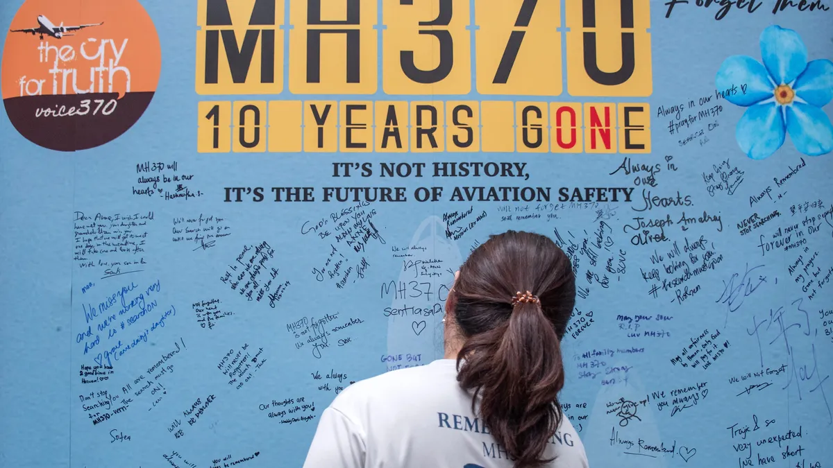 Малайзия възобновява издирването на самолета MH370