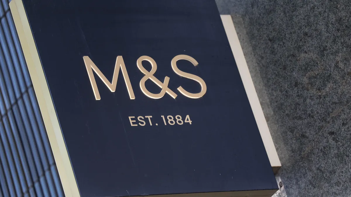 Marks & Spencer губи 300 млн. паунда заради кибератака