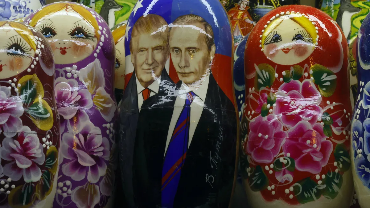 Матрьошките „Тръмп–Путин“ – хит в Русия