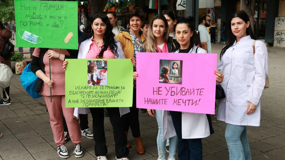 Медици в цялата страна излязоха на протест с искане за адекватно заплащане на труда им