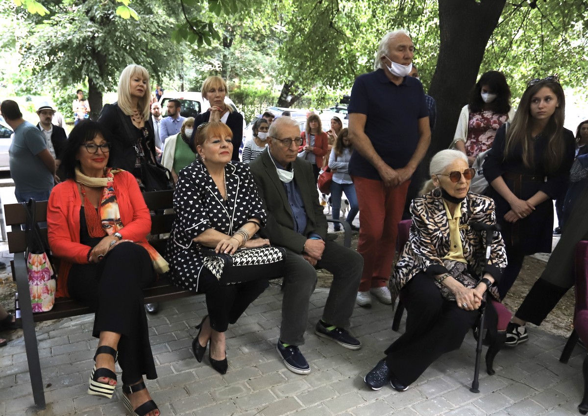 Мемориална плоча пази паметта за Калоянчев, Мутафова и Нейчо Попов