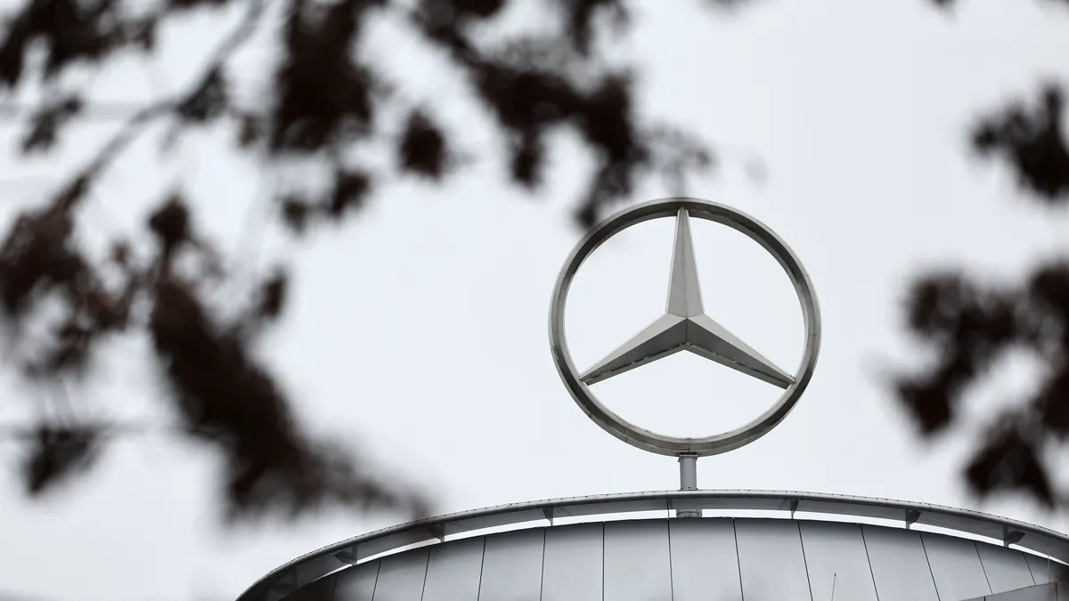 Mercedes-Benz Корея оповести списък с производителите на батерии за електромобили след голям пожар