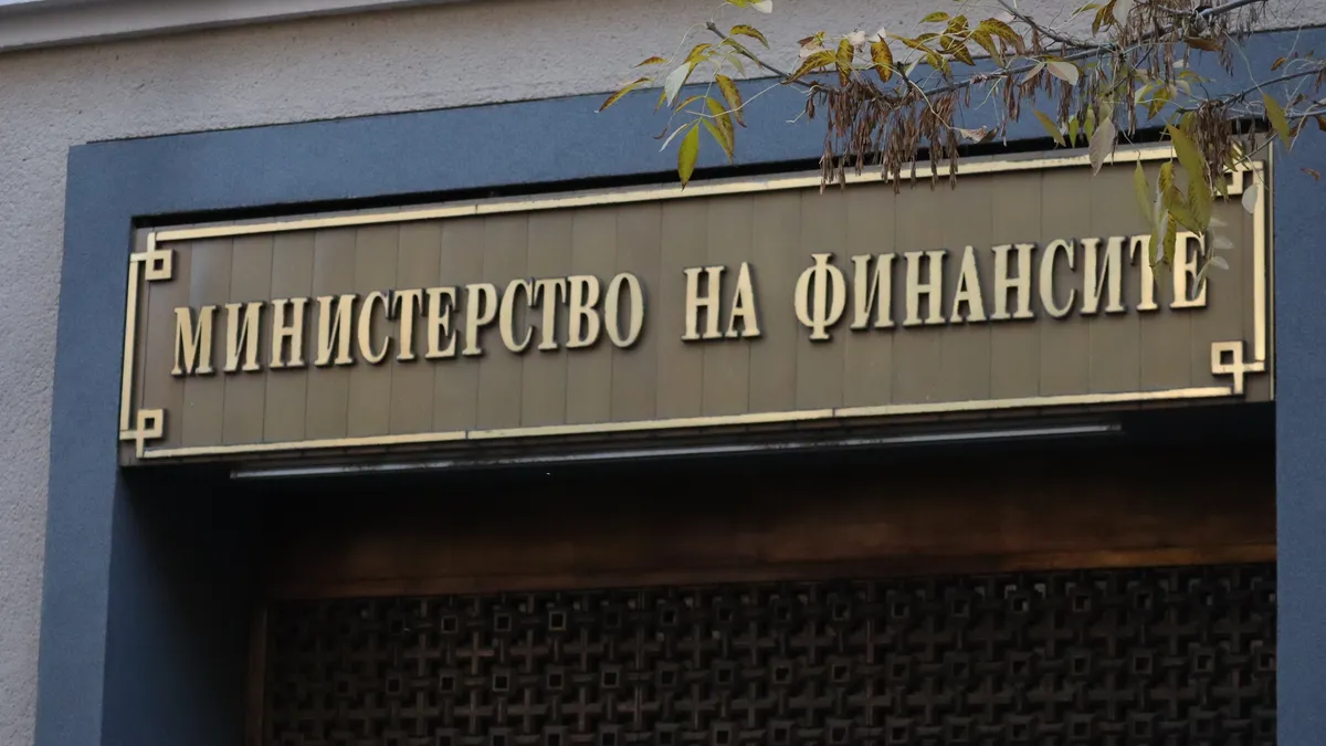МФ: Кметовете управляват парите за транспорт, за 2025 г. ръстът за субсидии и компенсации само в София е над 106 млн. лв.