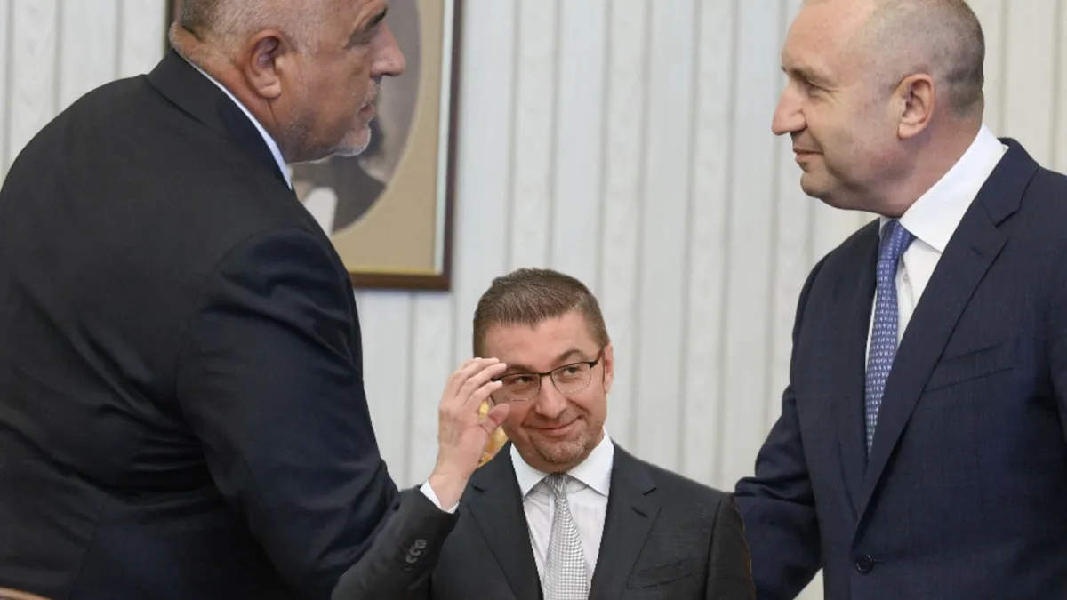 Мицкоски към Борисов и Радев: Няма да коленичим пред България, вие сте средновековци 