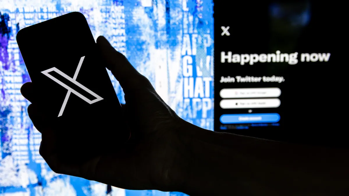 Милиони потребителите на X преминават към Bluesky