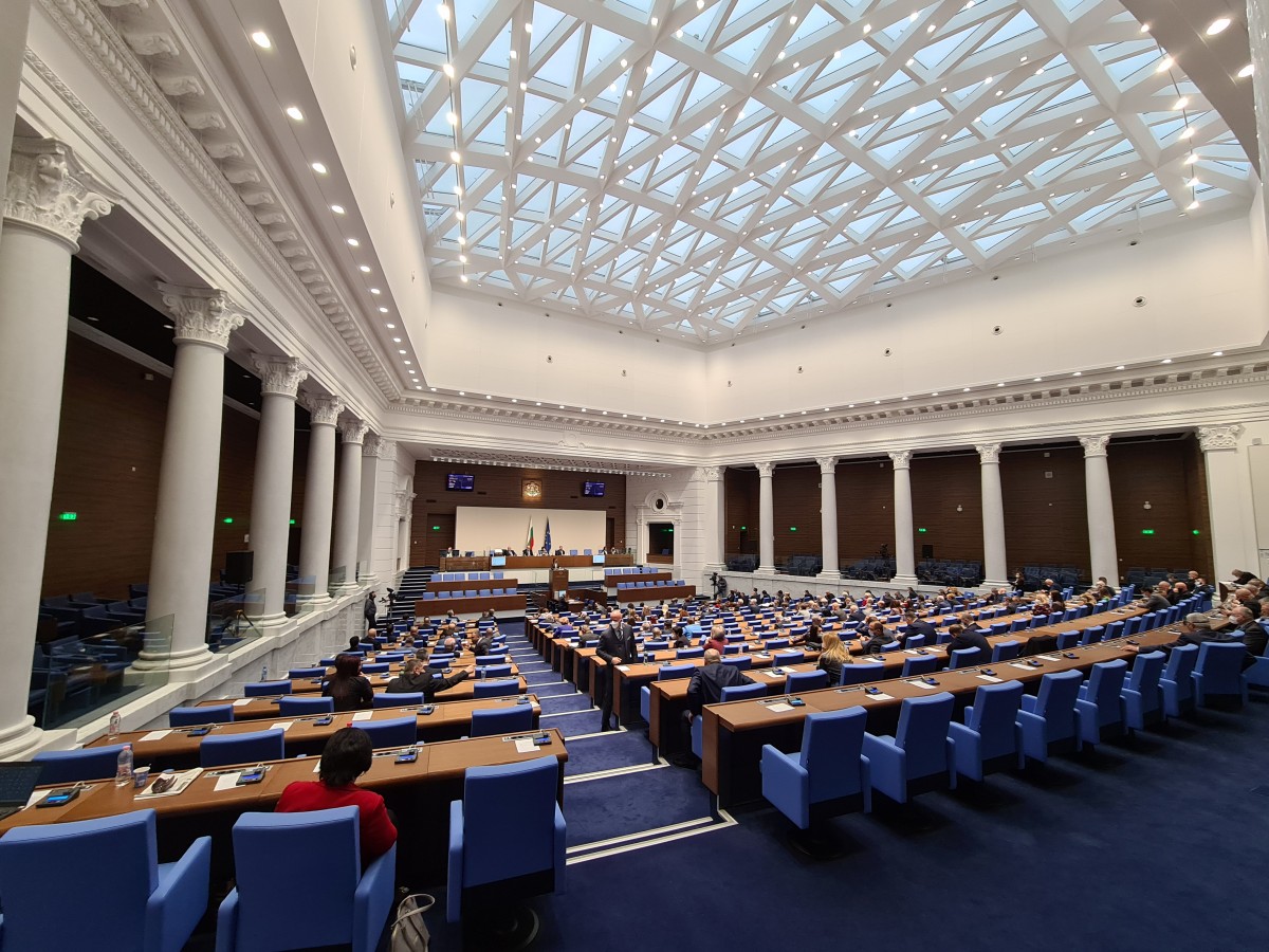 Министри на изслушване в парламента заради наводненията в страната