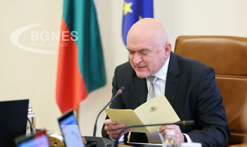 Министрите получиха по екземпляр от „Приказка за стълбата“ на Смирненски