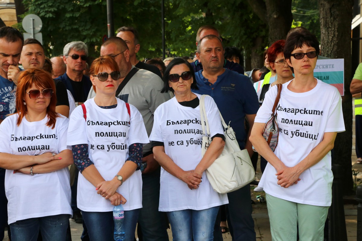 Митинг в подкрепа на осъдените полицаи за смъртта на Чората