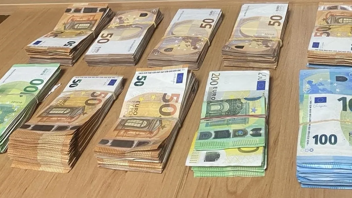 Митничари откриха недекларирана валута за близо 120 хил. лв. в легло на турски шофьор