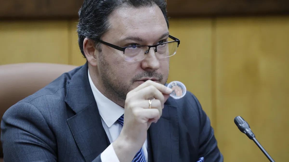 Митов: Практиката за закупуване на икони за МВР е на Рашков