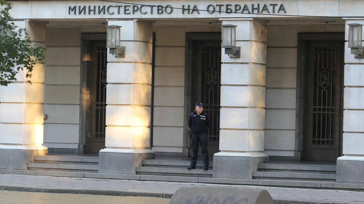 МО: България няма да изпраща военнослужещи в Украйна 