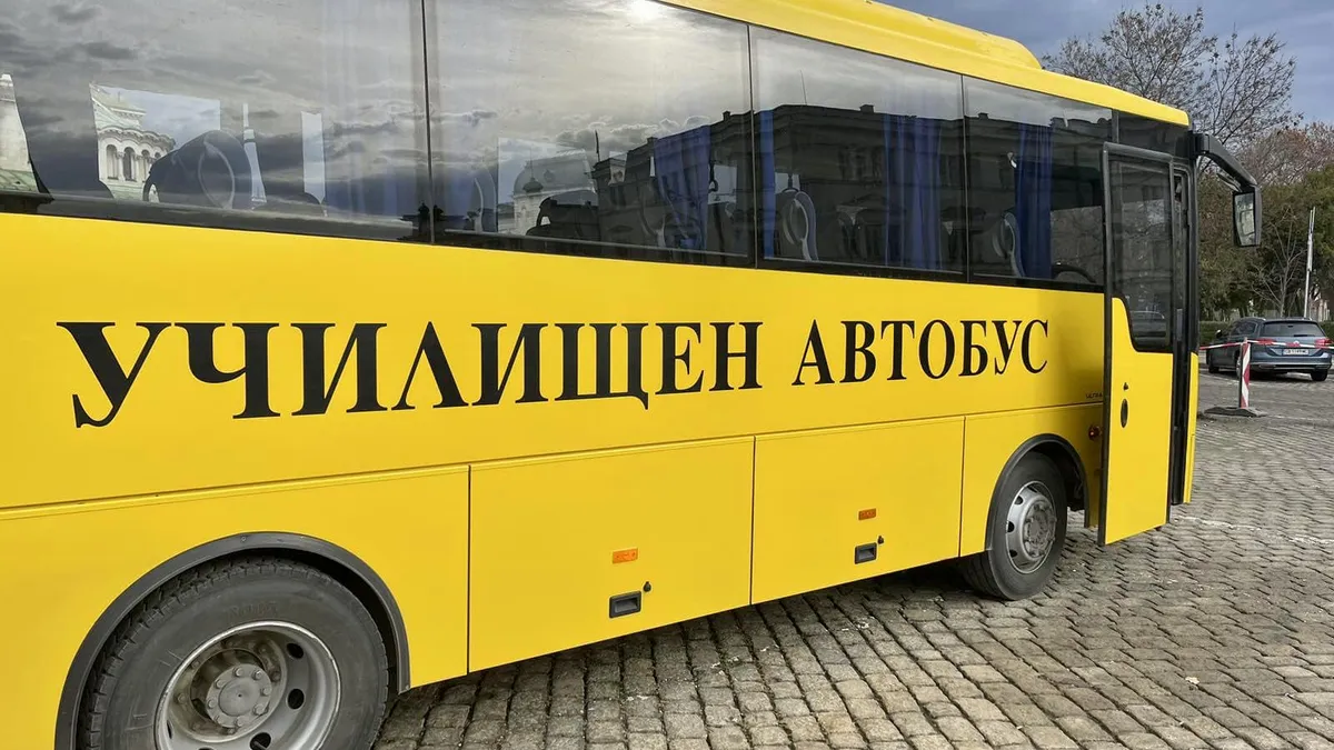 МОН създаде специален щаб заради стачката в транспорта и матурите, мобилизира училищни автобуси за квестори и зрелостници