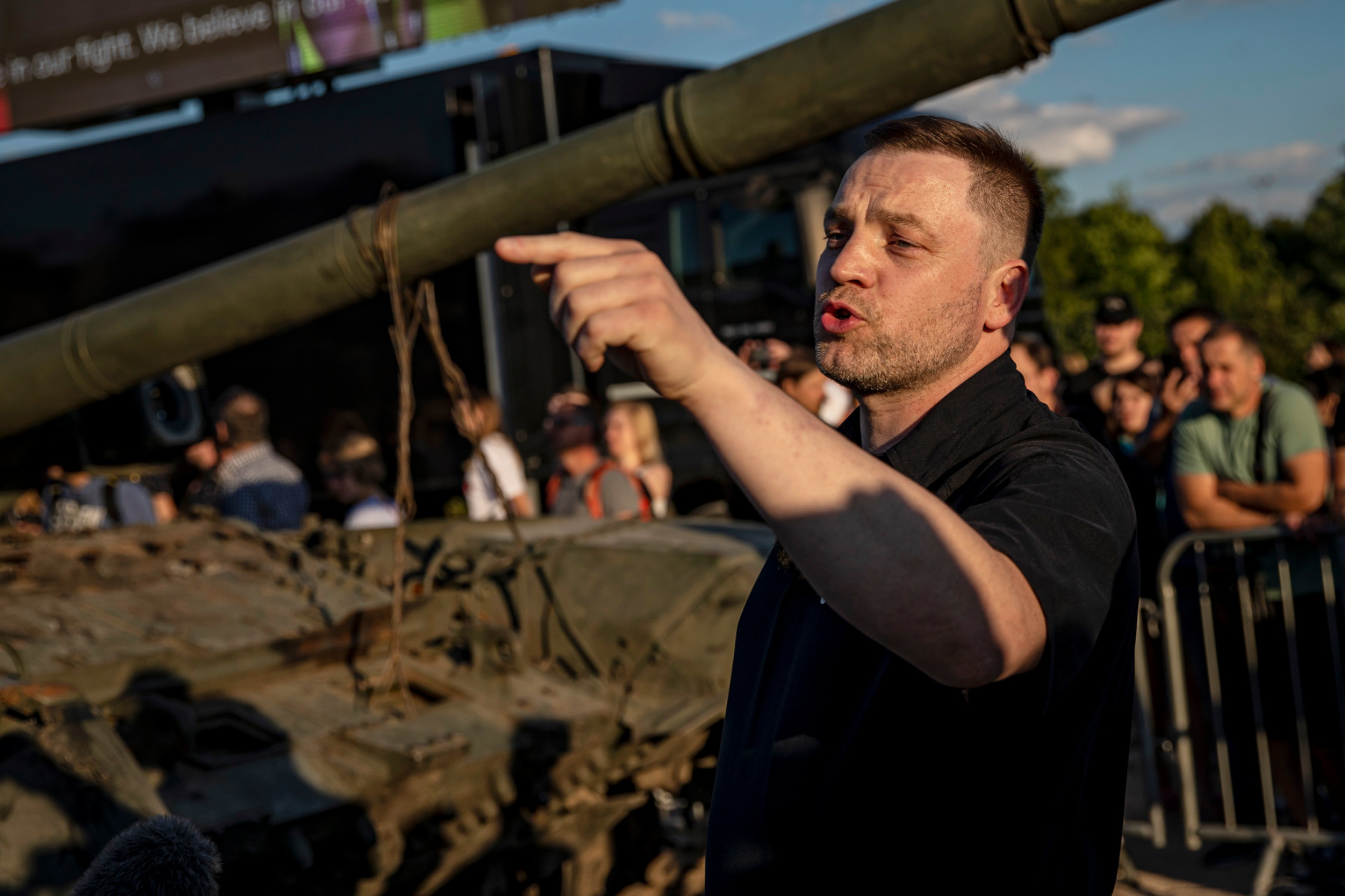 Загинаха украинският вътрешен министър Денис Монастирски и неговият заместник
