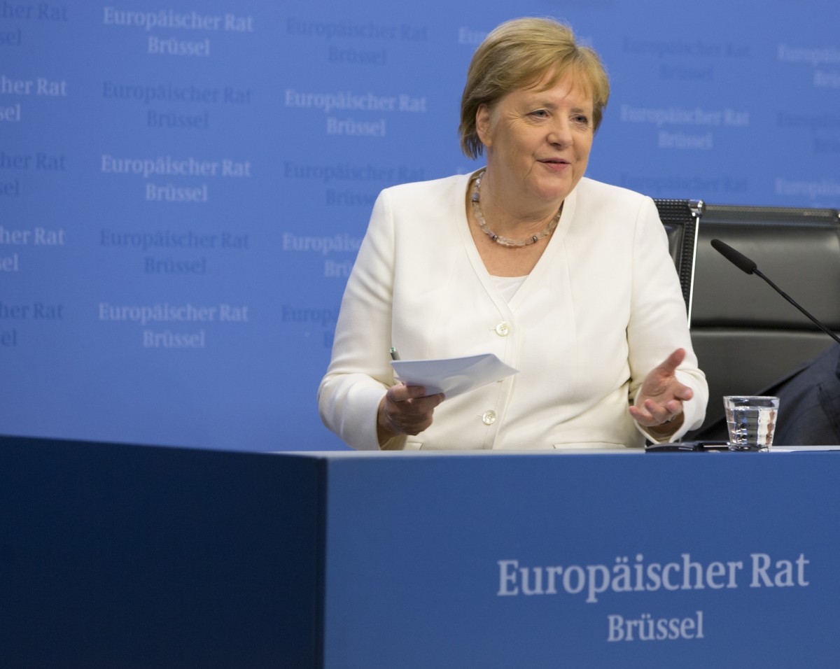 Монд: Макрон превръща Брюксел в руски степи