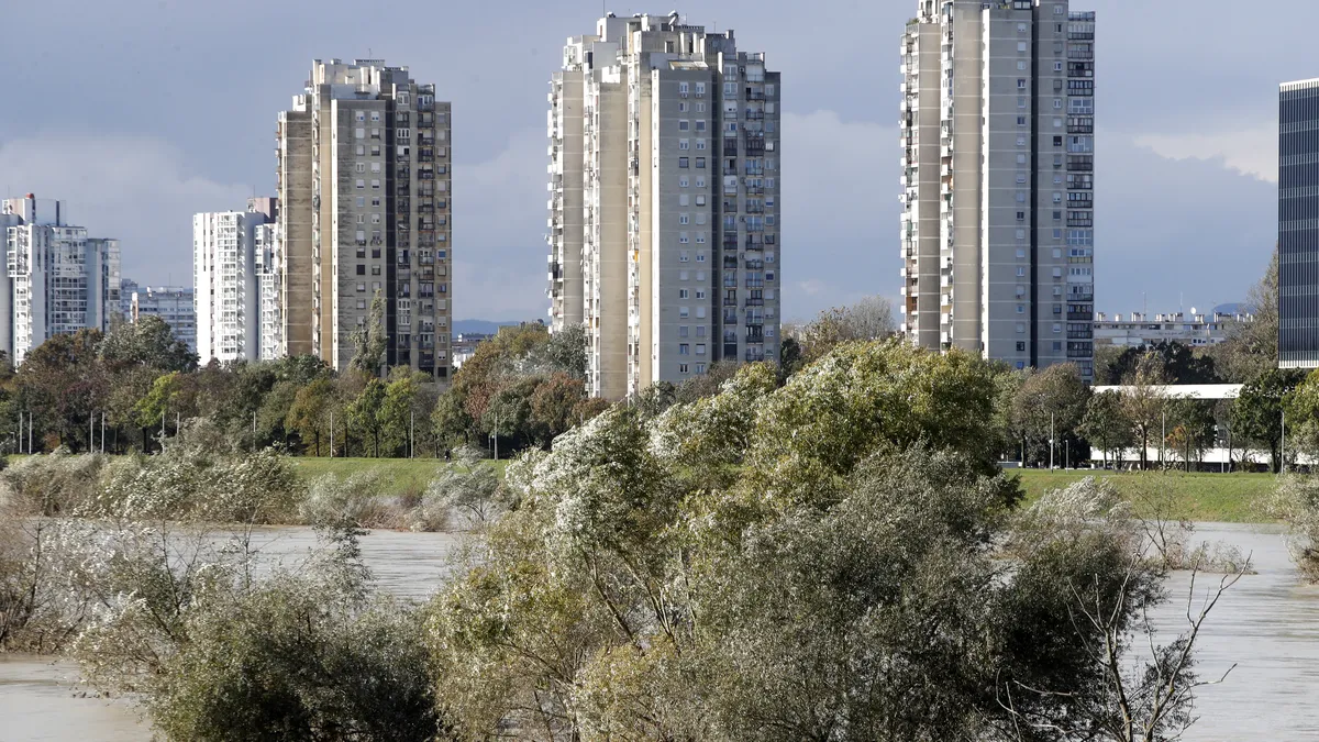 Мощна буря удари Словения