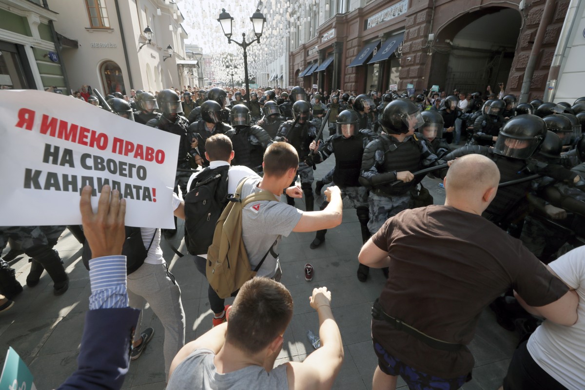 Полицията в Москва задържа 317 души за неразрешен протест
