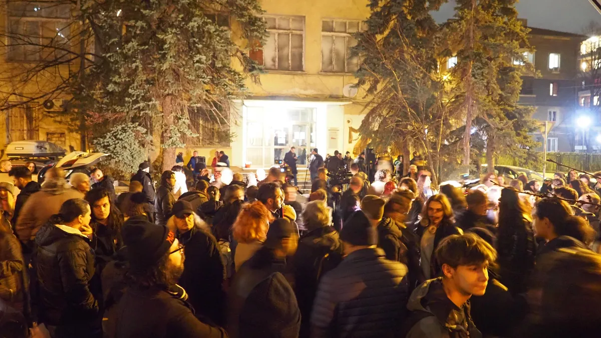 Музиканти и жители на „Лагера“ излязоха в защита на сградата на „Балкантон“