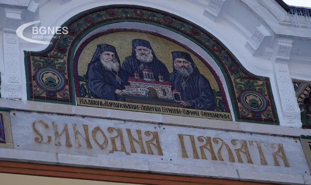 На фона на протести: Светият синод избира сливенски митрополит между Арсений и Герасим