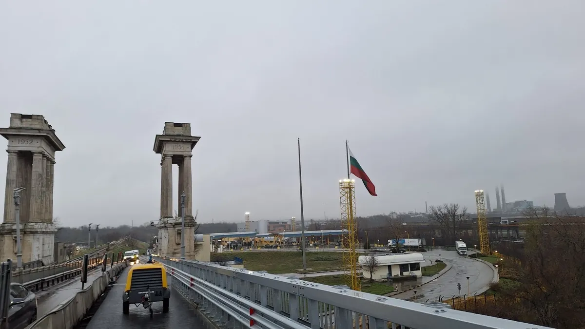 Над 1 000 000 се очаква да достигне броят на преминалите леки автомобили през Дунав мост при Русе само за тази година