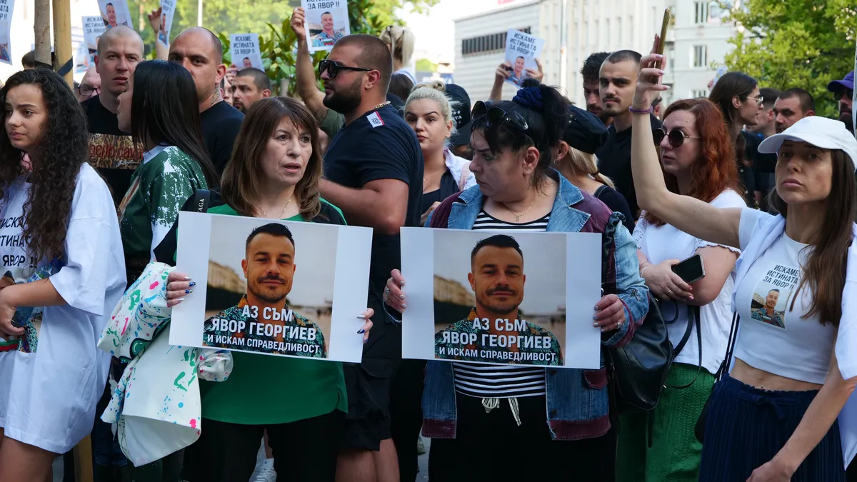 Над 500 души се събраха на протест във Варна в памет на Явор Георгиев