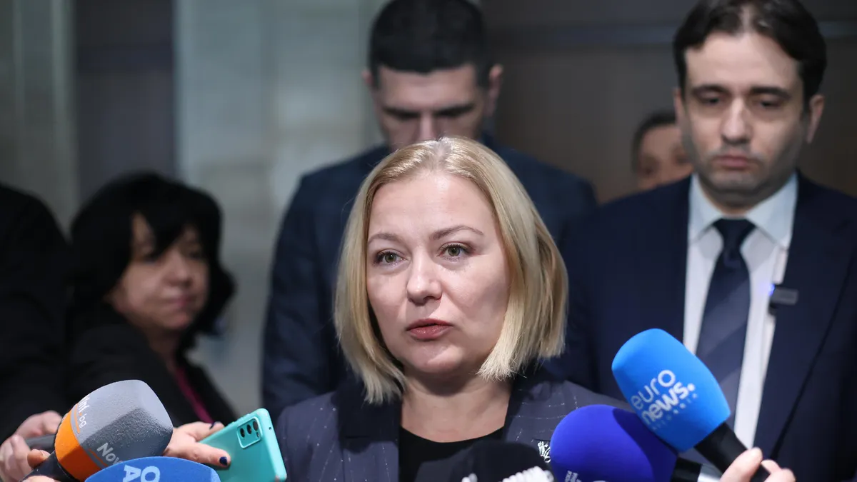 Надежда Йорданова защити грантовите медии и обвини Борисов, че води война срещу свободата на словото