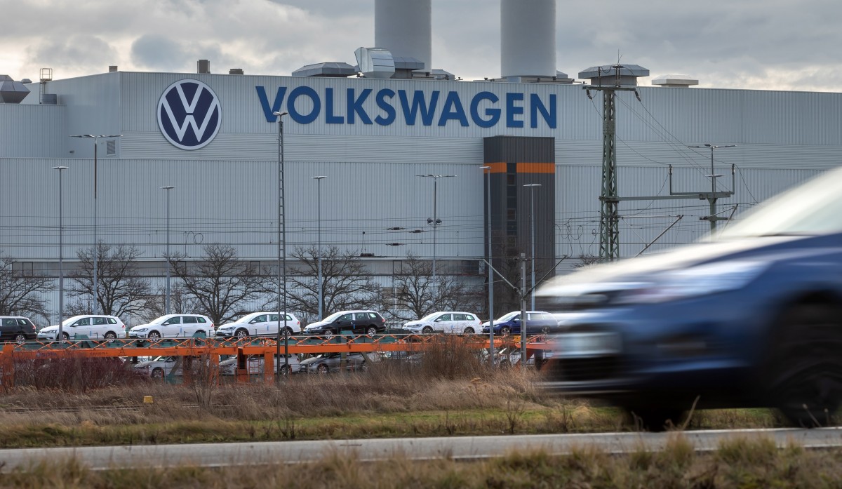 Нагла кражба: перничанин открадна три Голфа от завода на VW