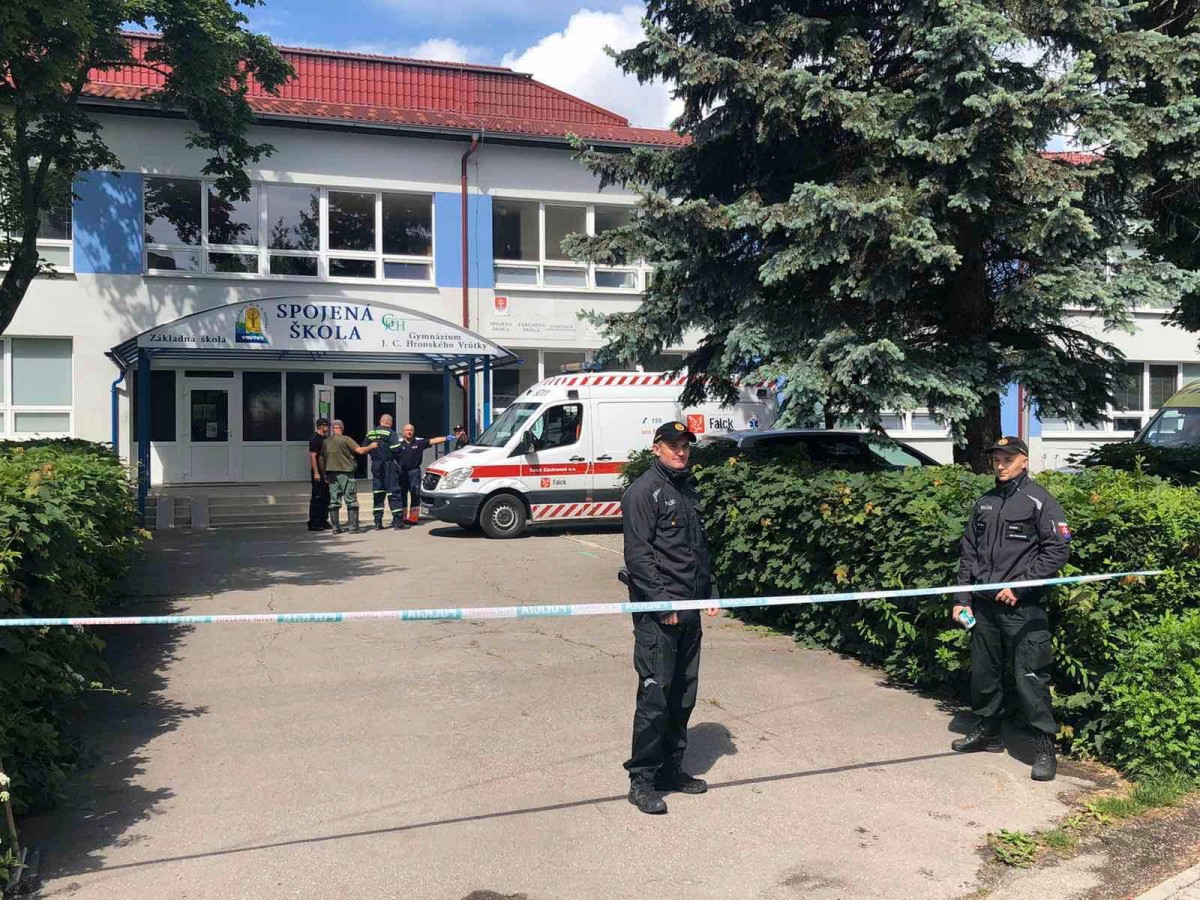 Нападение в училище в Словакия с убит учител и ранени деца