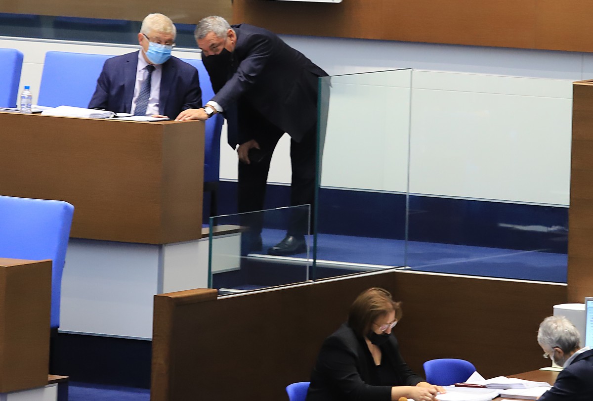 След тридневен маратон депутатите приеха бюджета на държавата за догодина