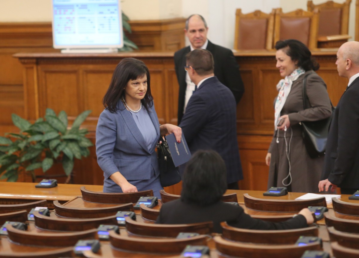 Парламентарният сезон започва с безпрецедентна криза във водния сектор