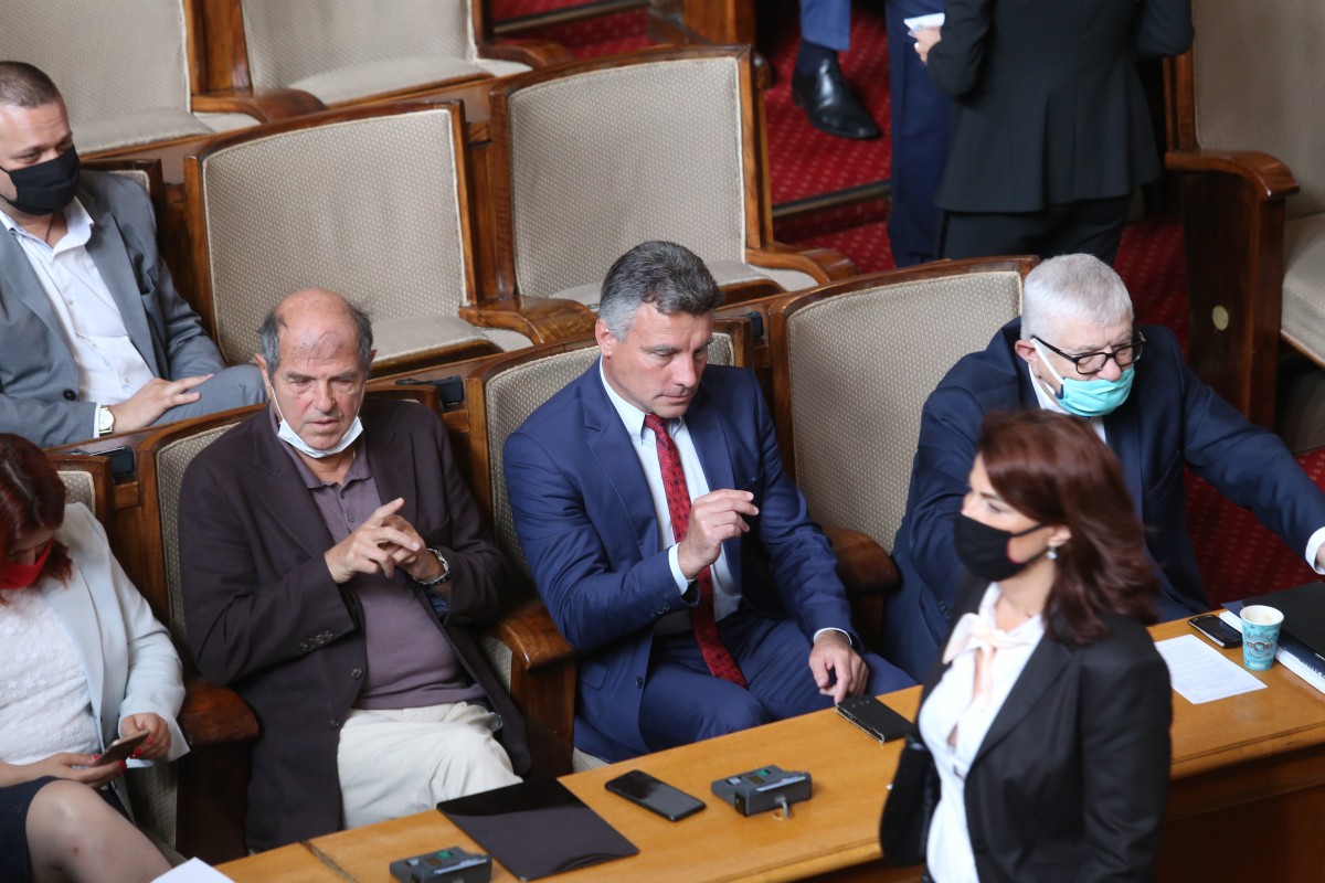 Министерските оставки вече са внесени в парламента