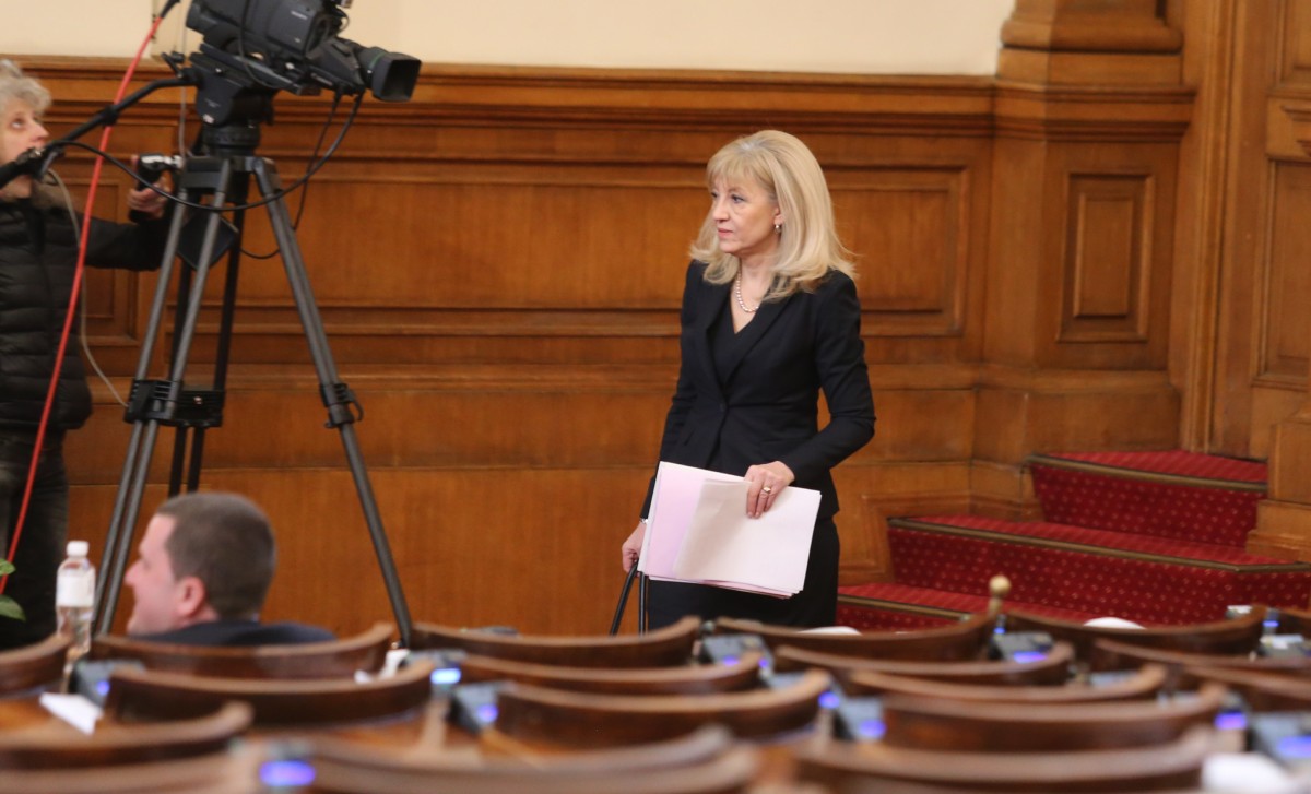 Петя Аврамова настоява за по-суров воден режим в Перник