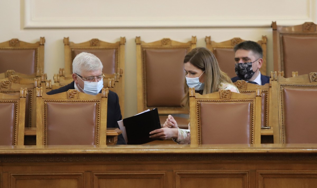 На първо четене: Поставени под карантина гласуват с подвижна кутия