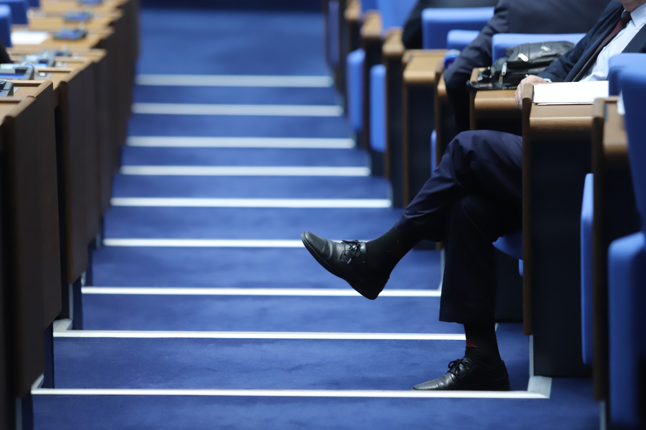 Парламентът се събира за последно, за да се разпусне