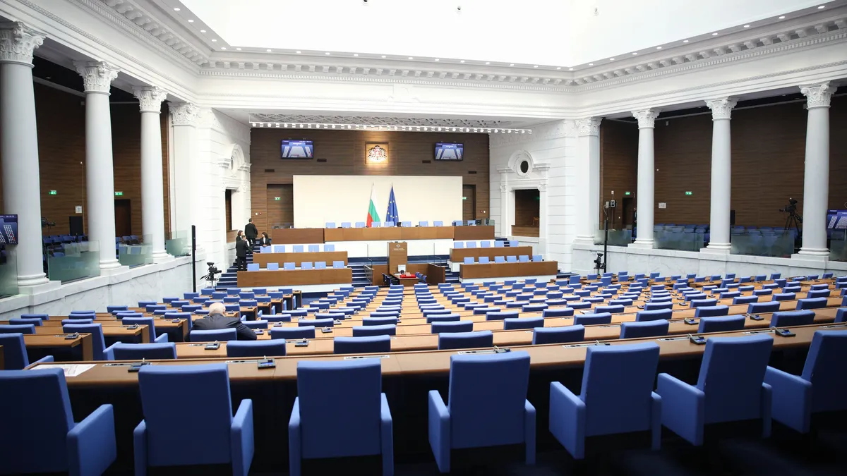Народното събрание ще изслуша Людмила Петкова и Владимир Малинов за ПВУ