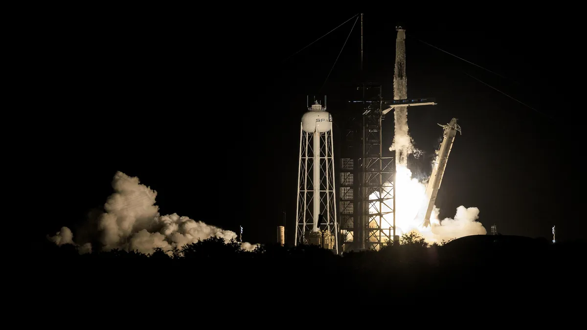 NASA и SpaceX планират изстрелването на мисията Crew-11