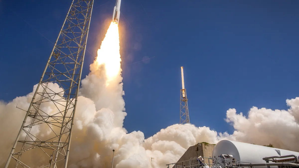 НАСА и SpaceX ще деорбитират и унищожат Международната космическа станция