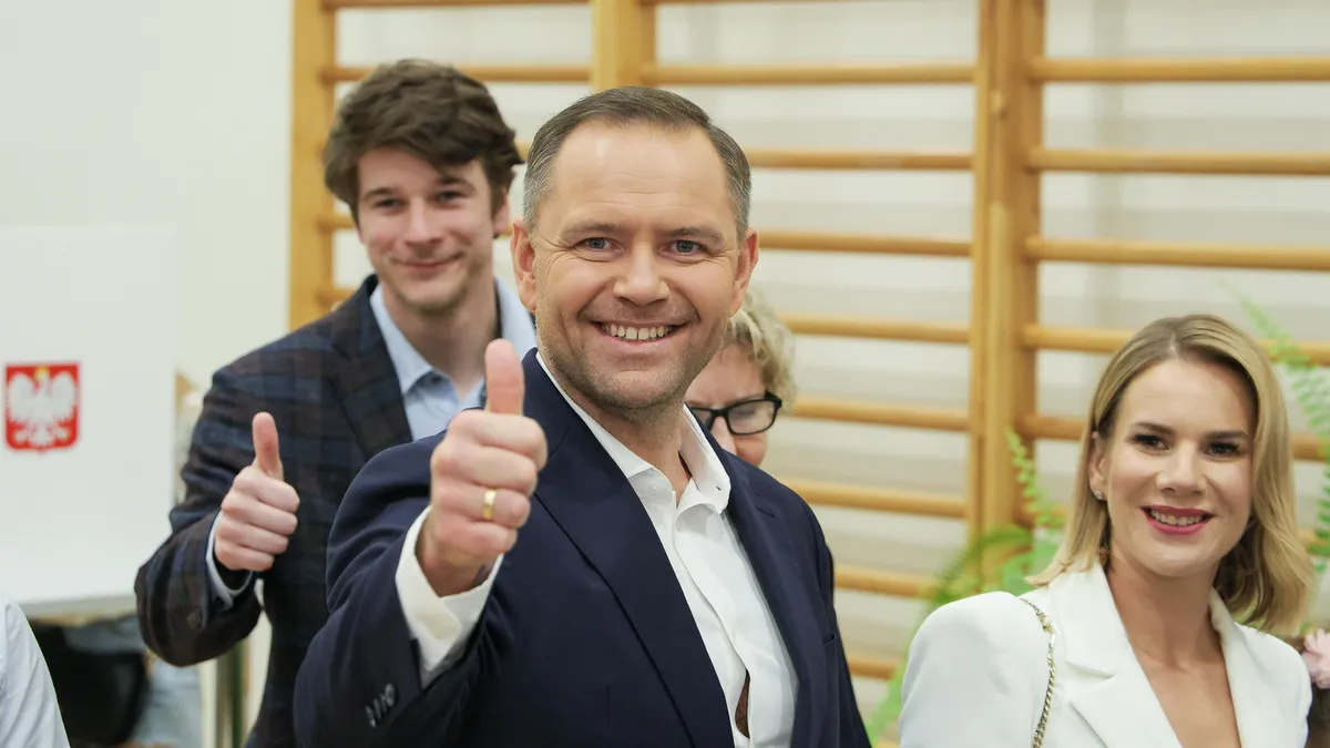 Навроцки: Историк-националист, спечелил президентския пост в Полша