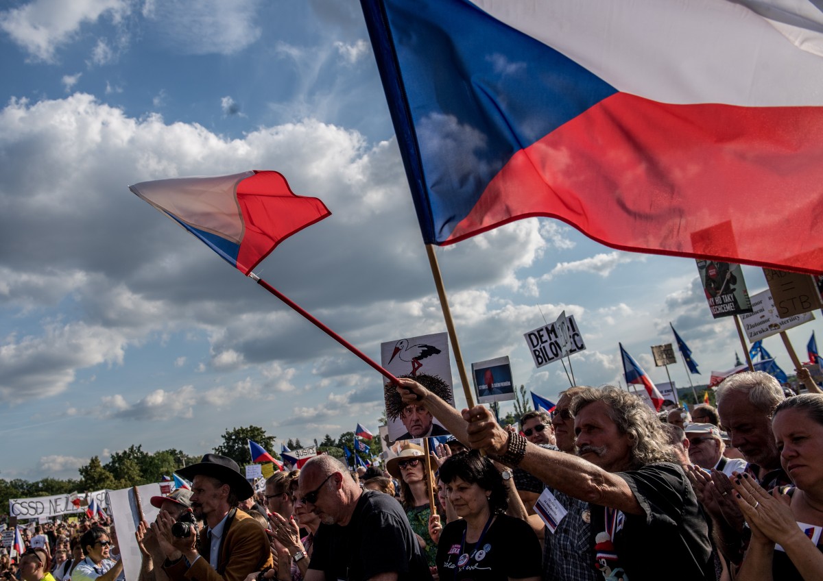 Най-големият протест в Чехия след падането на комунизма