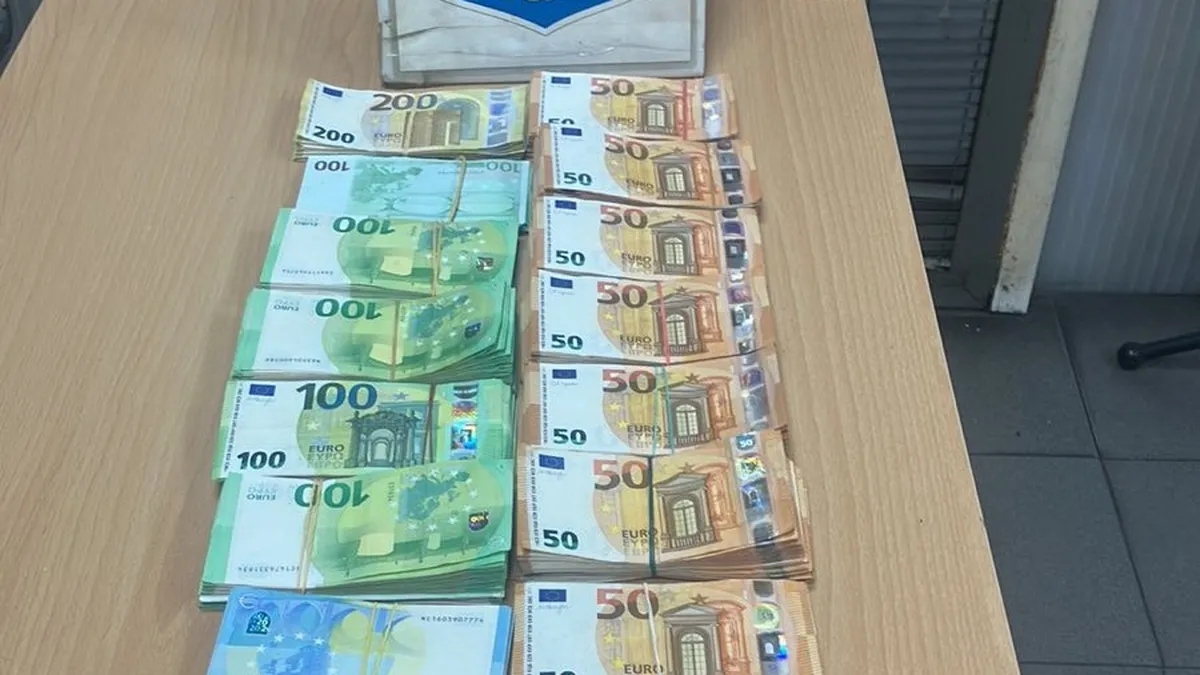 Недекларирани валута и злато в автобус за 330 000 лева откриха на МП Капитан Андреево