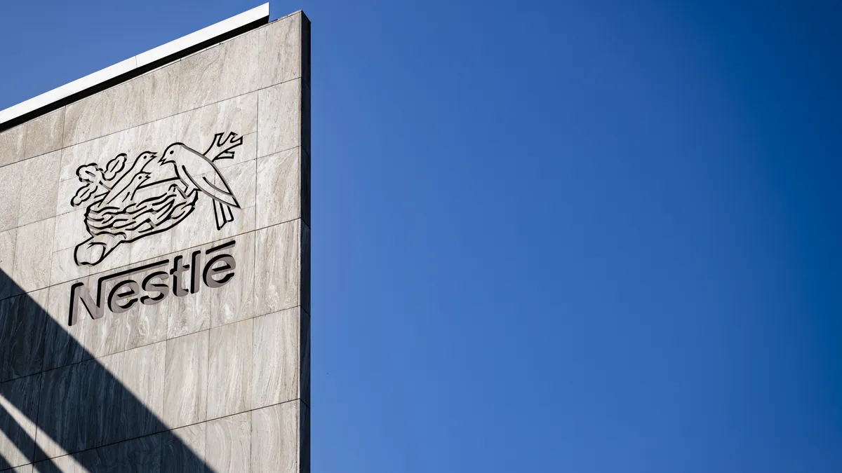 „Неизмерими“ нива на микропластмаси замърсяват водите на Nestlé