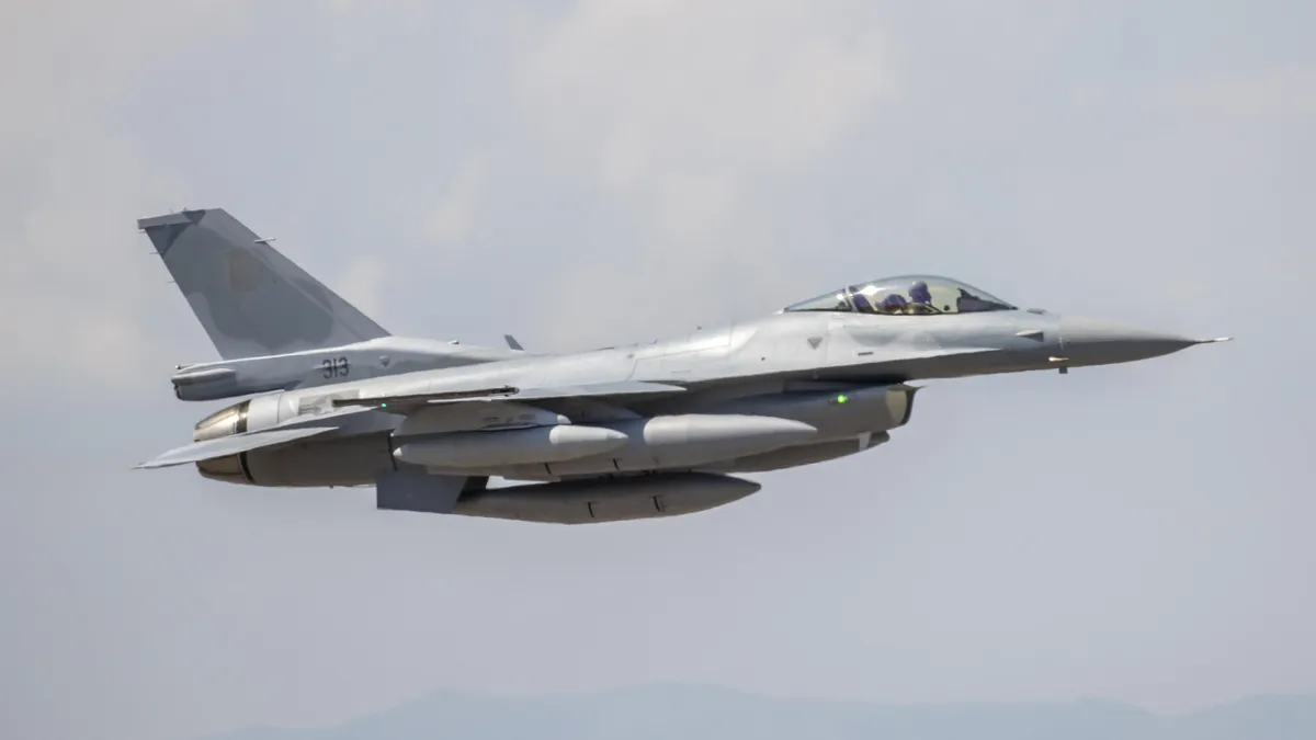 Нидерландия ще прехвърли 18 изтребителя F-16 на Румъния за 1 евро