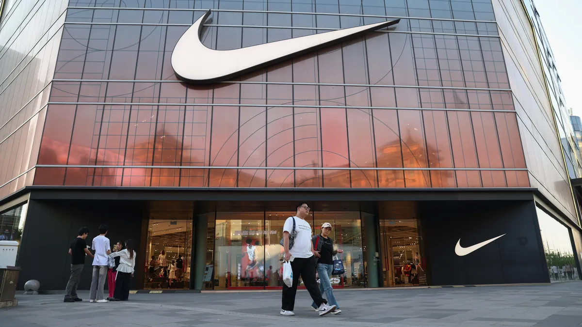 Nike отчете много лоша финансова година на фона на геополитическата нестабилност 