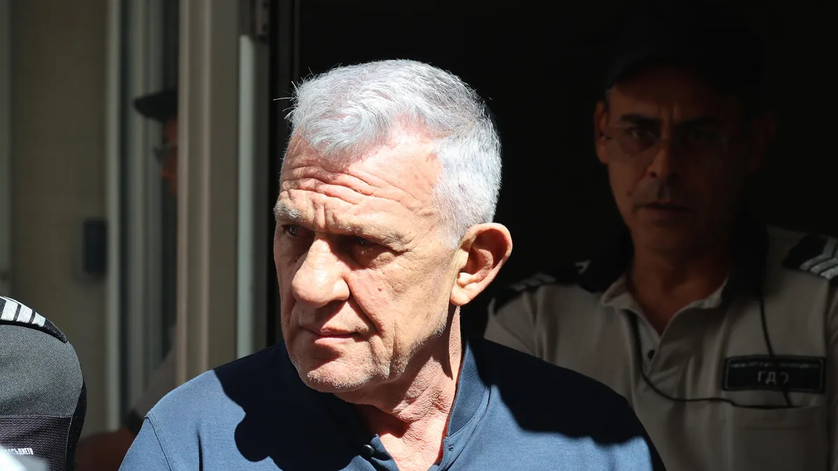 Никола Николов - Паскал излиза от ареста срещу гаранция от 50 хил. лева