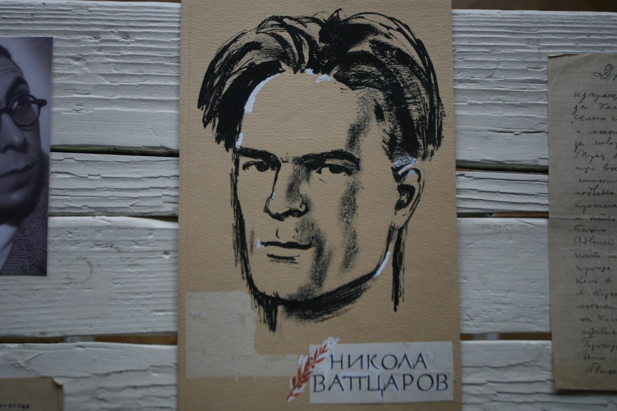 Показват ръкописи на Никола Вапцаров по случай 110 г. от рождението му