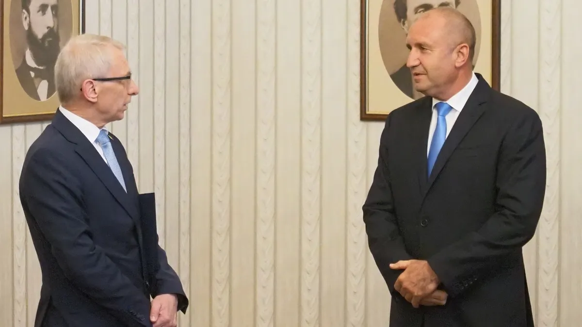 Николай Денков върна папката с втория мандат на президента Румен Радев
