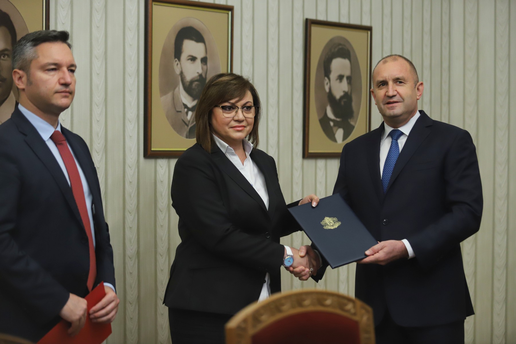 Нинова прие третия мандат: Ще положим всички усилия за кабинет