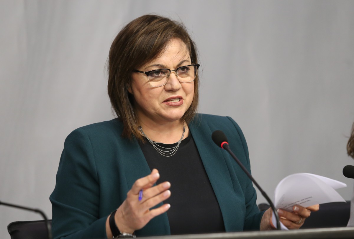 Нинова: Правителството готви подарък на концесионера на софийското летище