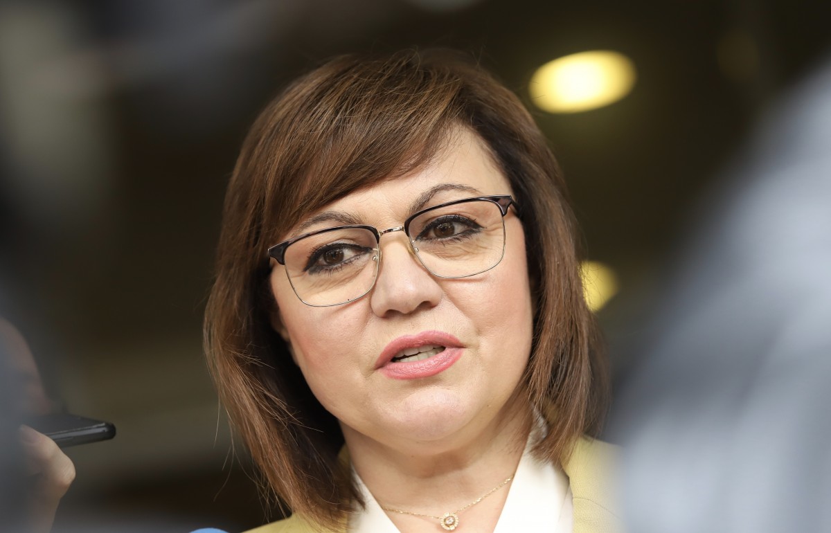 Нинова: Влизам като доброволец санитар