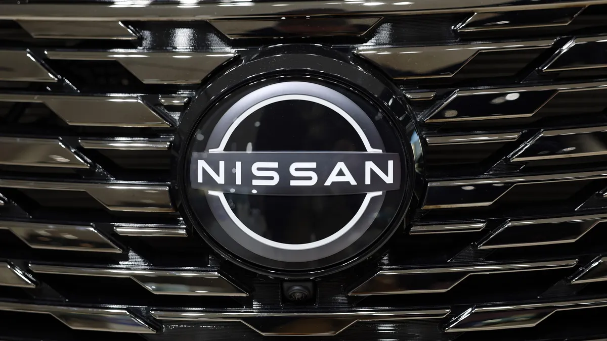 Nissan отчете загуба от 4,5 млрд. долара, ще съкрати 20 000 работни места