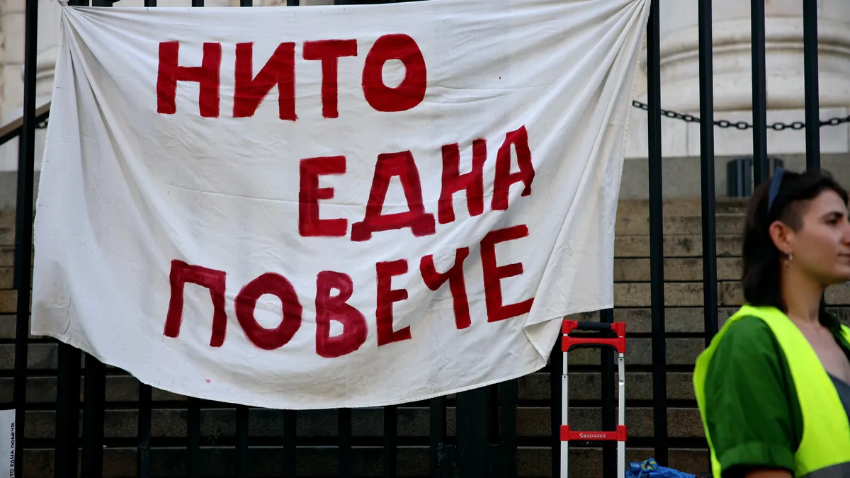Нито една повече: протести срещу насилието над жени в цялата страна